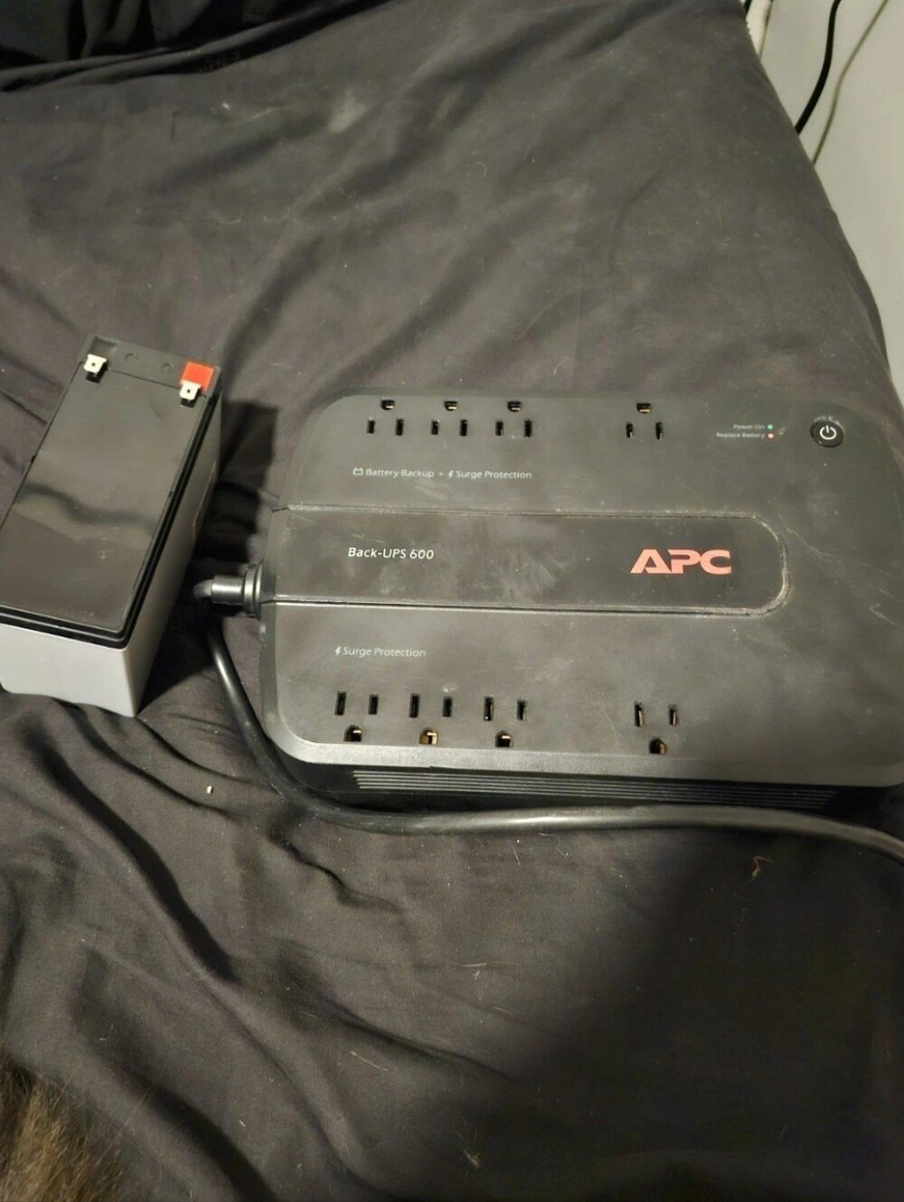 APC Battery Backup Surge Protection Back UPS 600 model BN600G